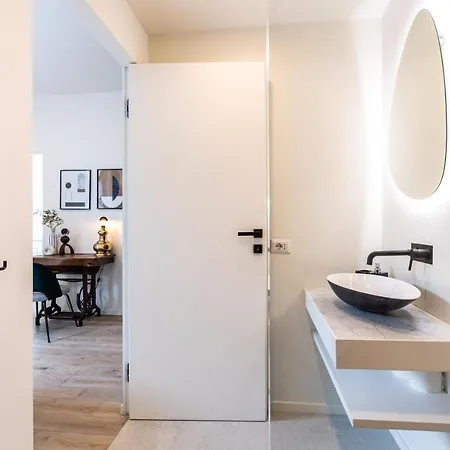 *villa Olivo*with Private Terrace & Jacuzzi + 3bedrooms Milan